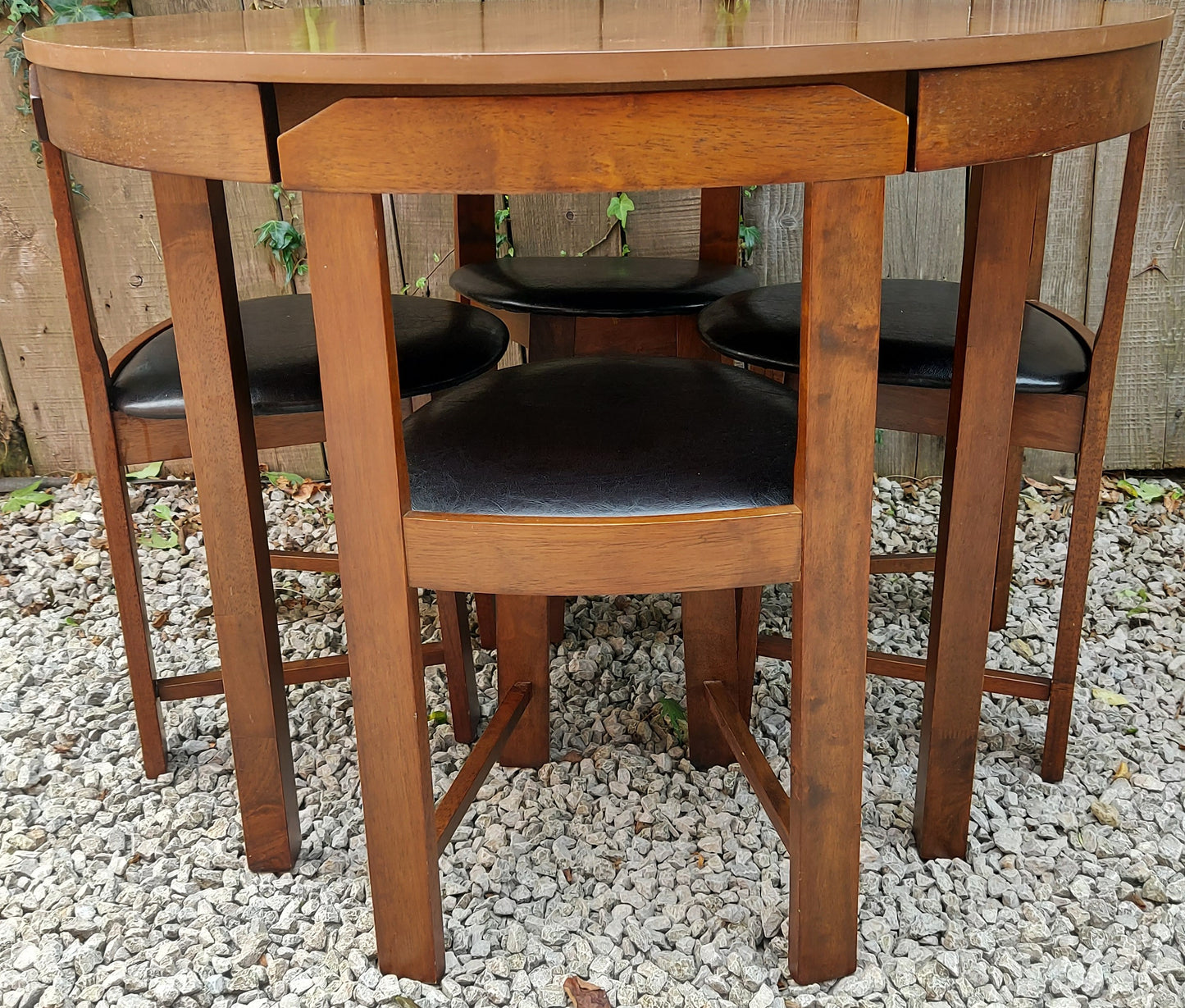 Modern 'Roundette' table with 4 tuck under chairs