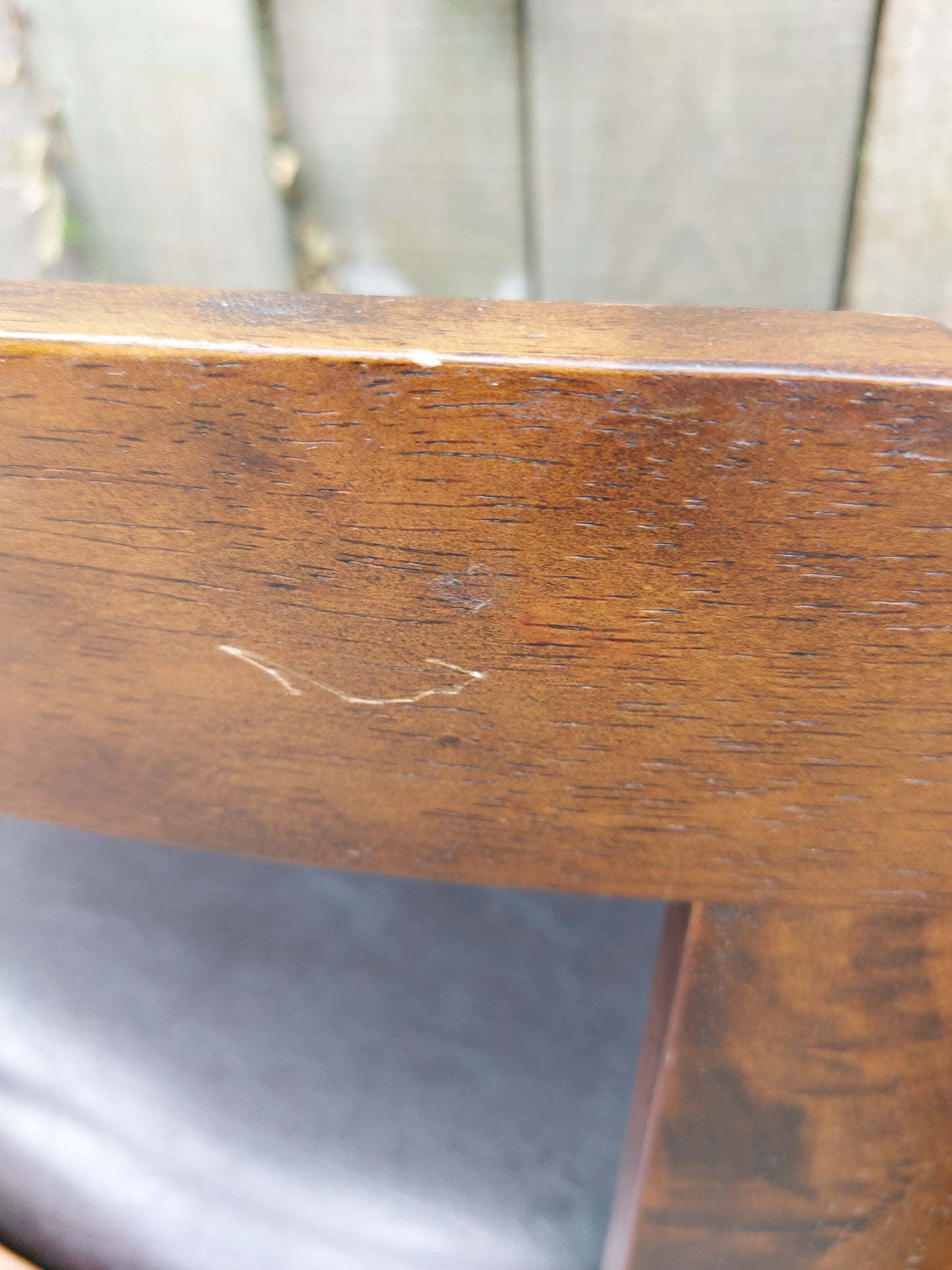 Modern 'Roundette' table with 4 tuck under chairs