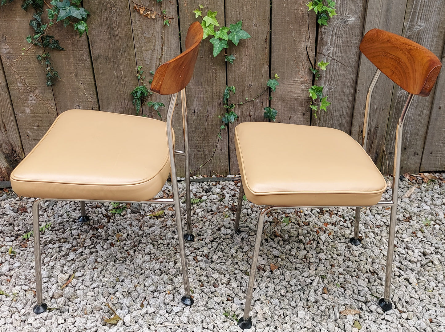 Mid Century Modern 2 Stag 'S' Range Chairs John Sylvia Reid Beige Vinyl
