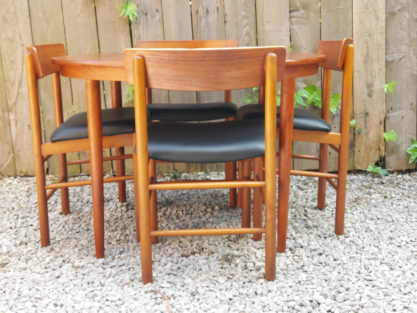MCM Farstrup Round Dining Table And 4 Chairs AF Missing extra table leaf