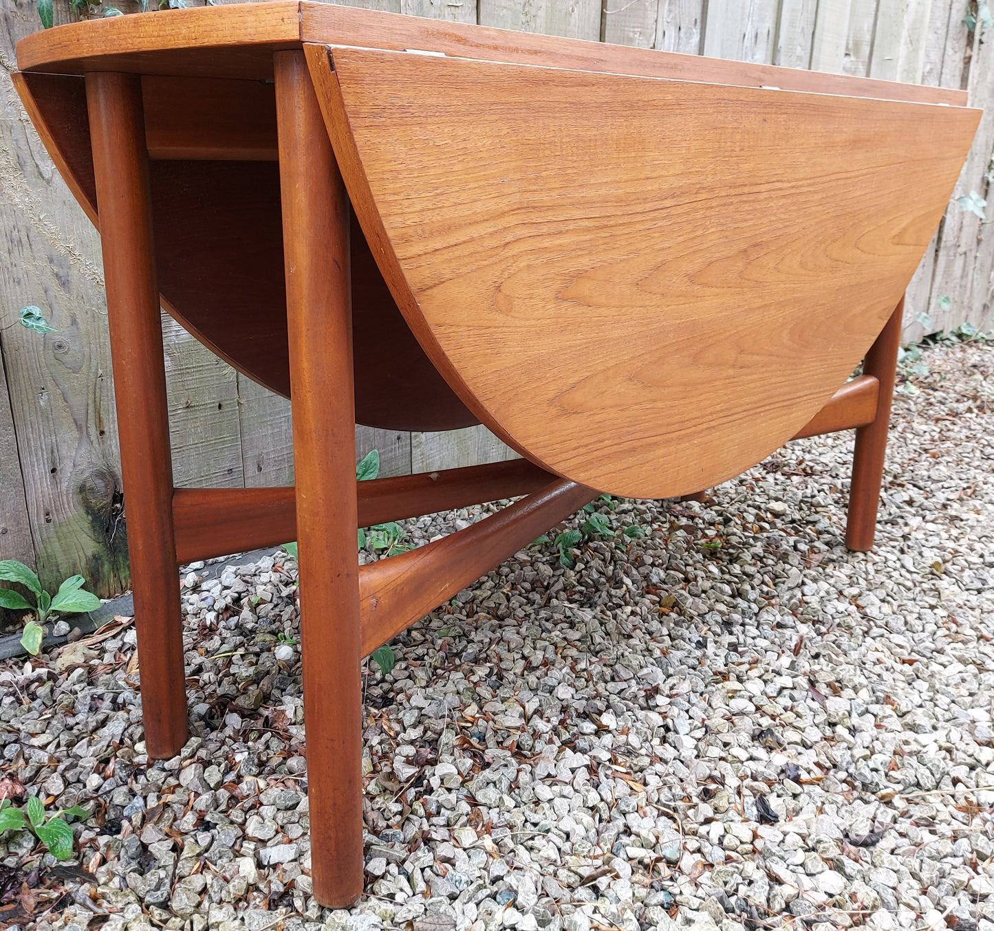 Mid Century Modern Beithcraft round dropleaf extending table