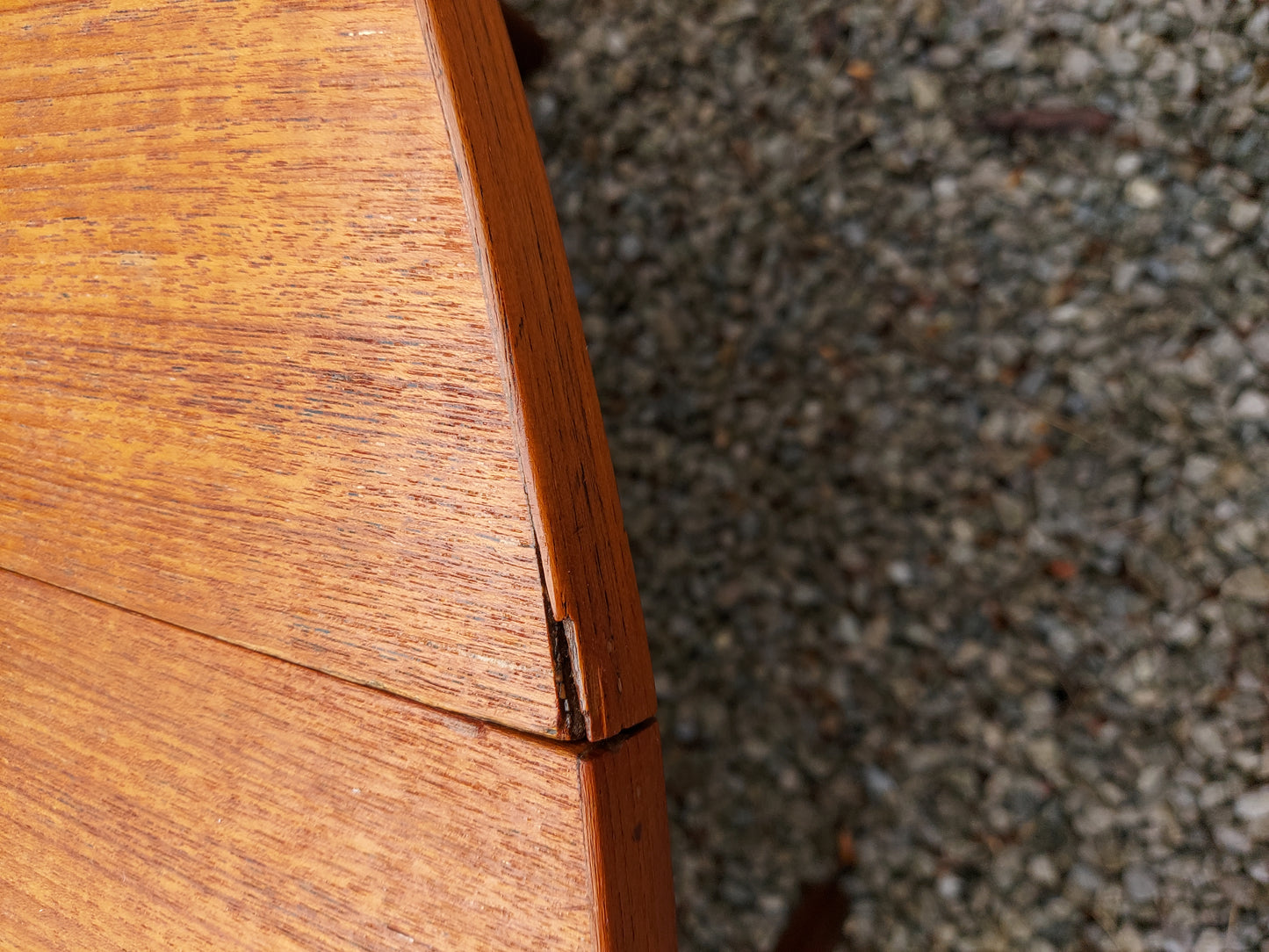 Mid Century Modern Beithcraft round dropleaf extending table