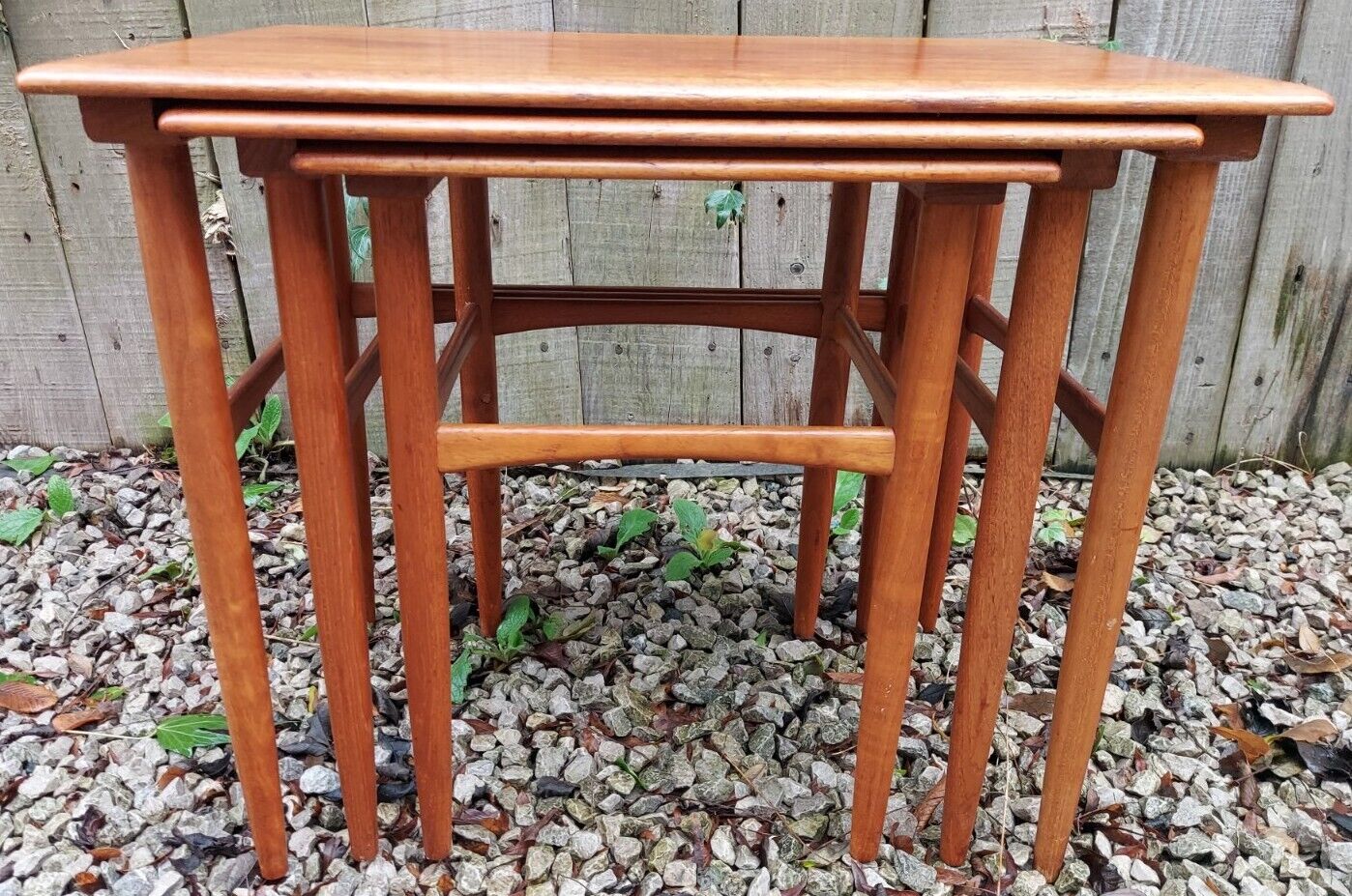 Mcm poul hundevad for fabian nesting tables