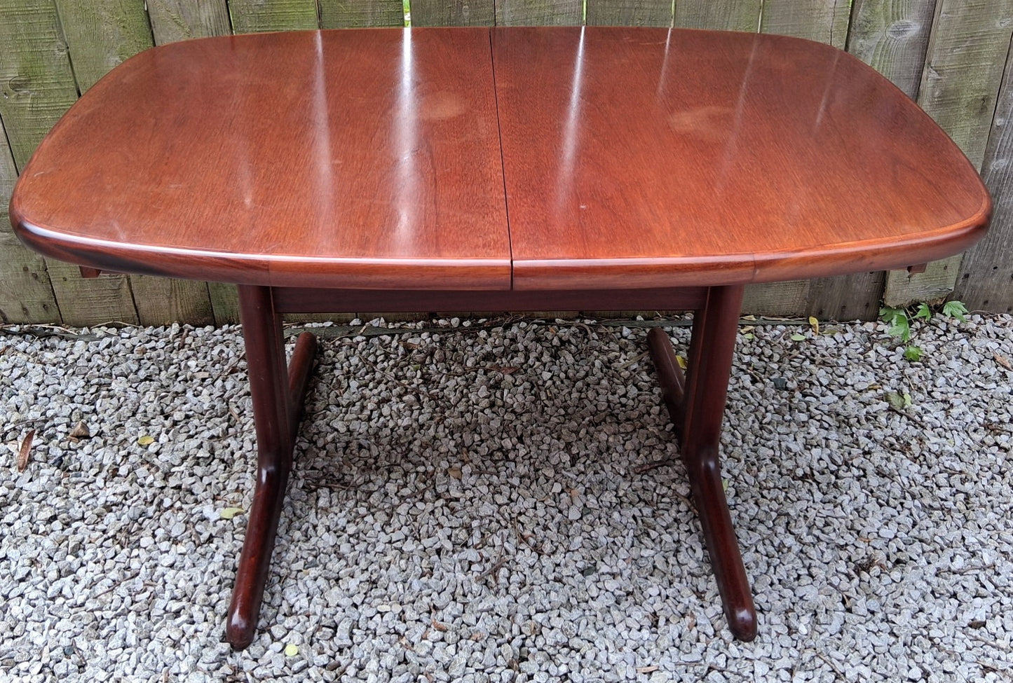 MCM Skovby Extending dining Table oval 2 leaves Mahog
