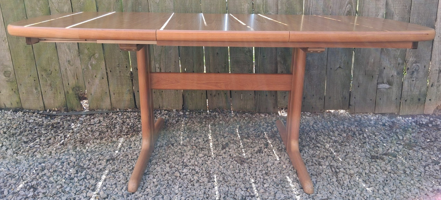 MCM Skovby Extending dining Table oval 2 leaves teak