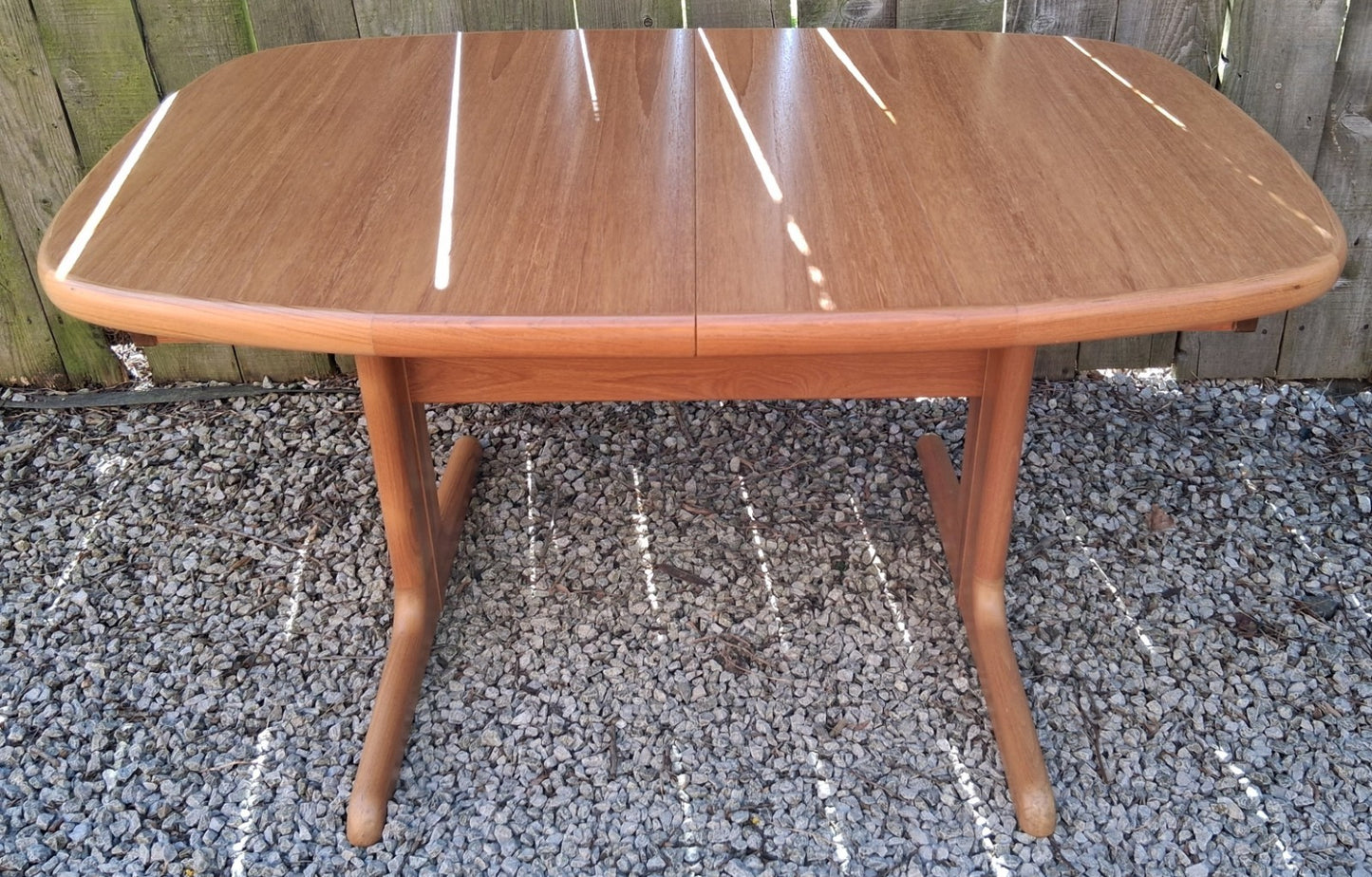 MCM Skovby Extending dining Table oval 2 leaves teak