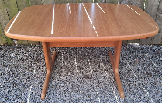 MCM Skovby Extending dining Table oval 2 leaves teak