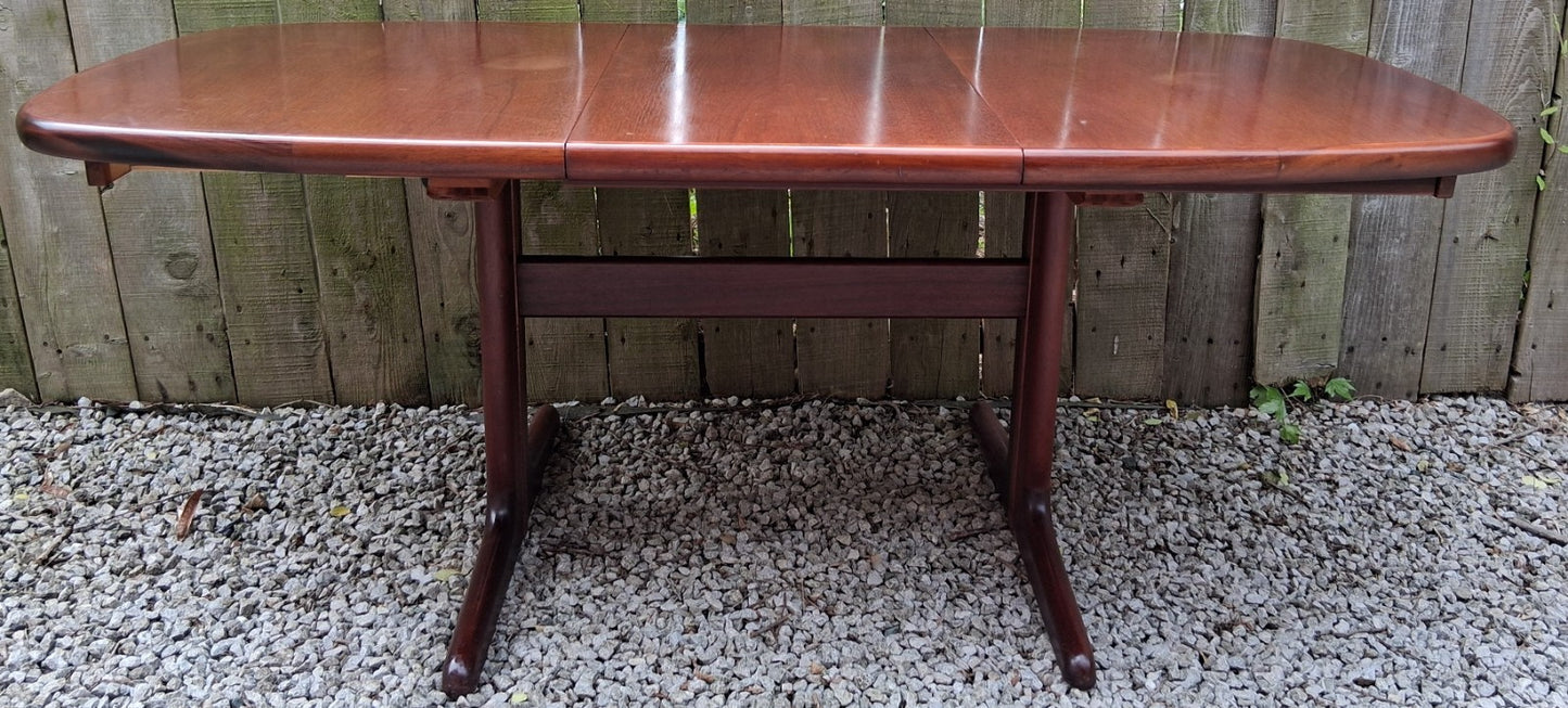 MCM Skovby Extending dining Table oval 2 leaves Mahog