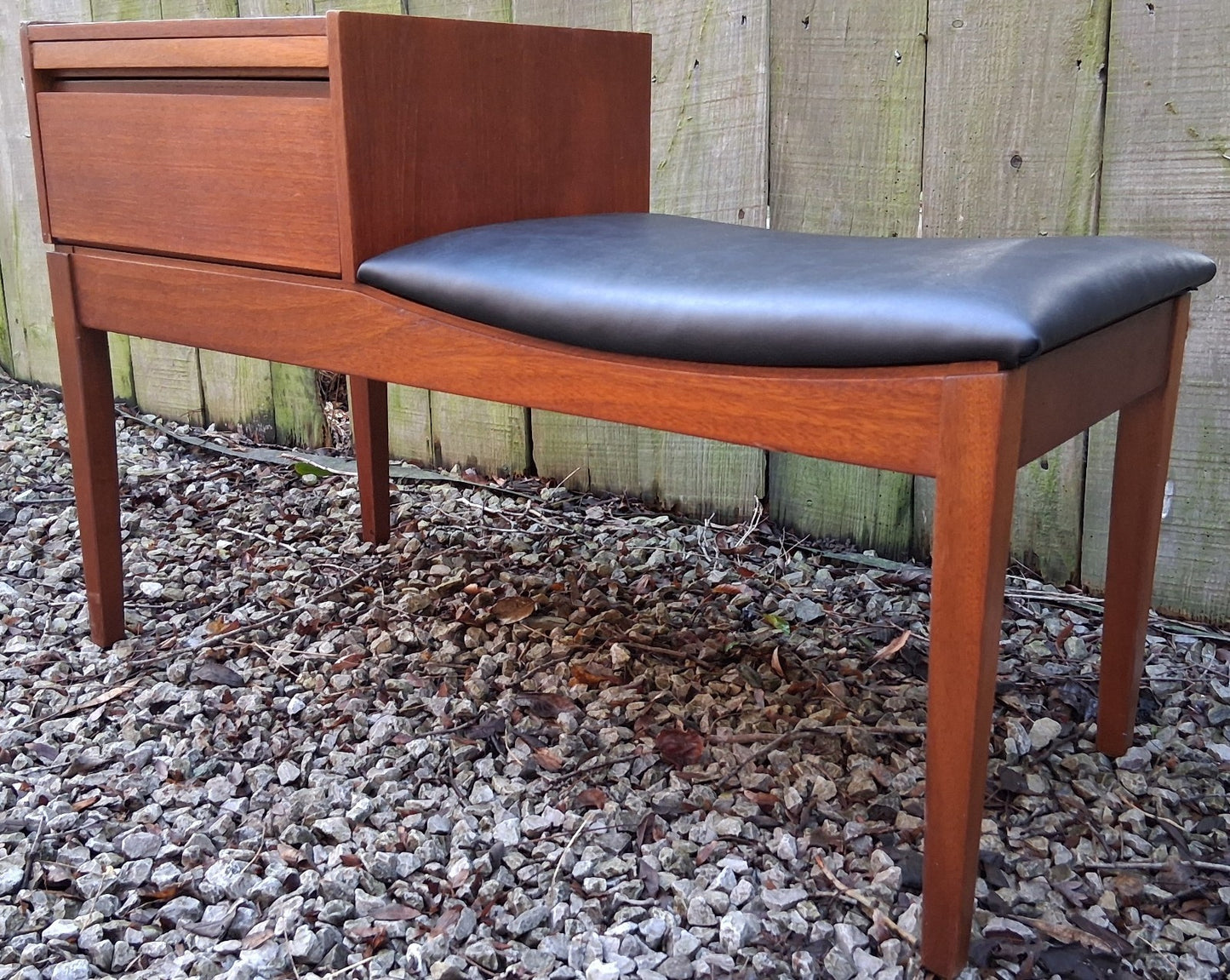 MCM Chippy Heath Telephone seat Black Vinyl