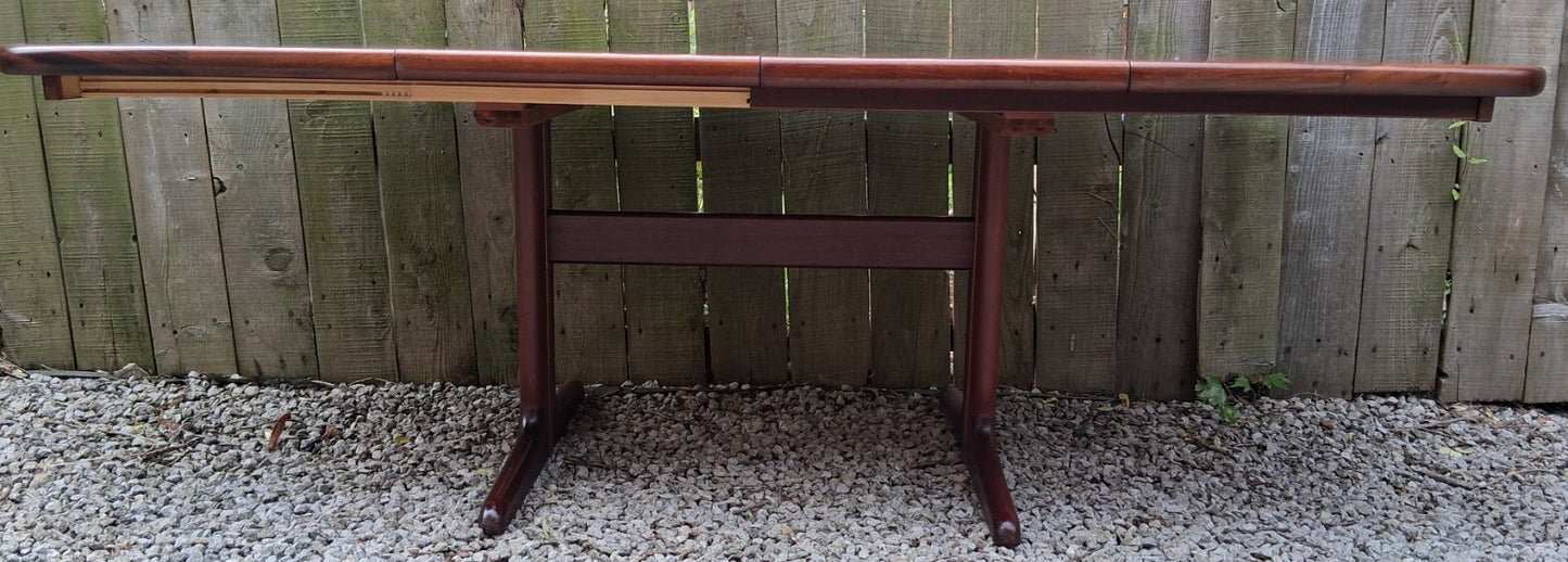 MCM Skovby Extending dining Table oval 2 leaves Mahog