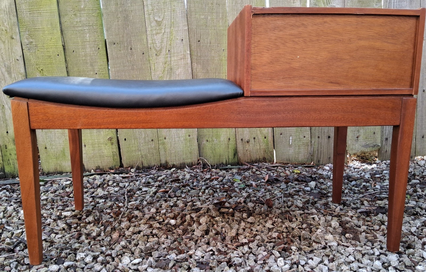 MCM Chippy Heath Telephone seat Black Vinyl