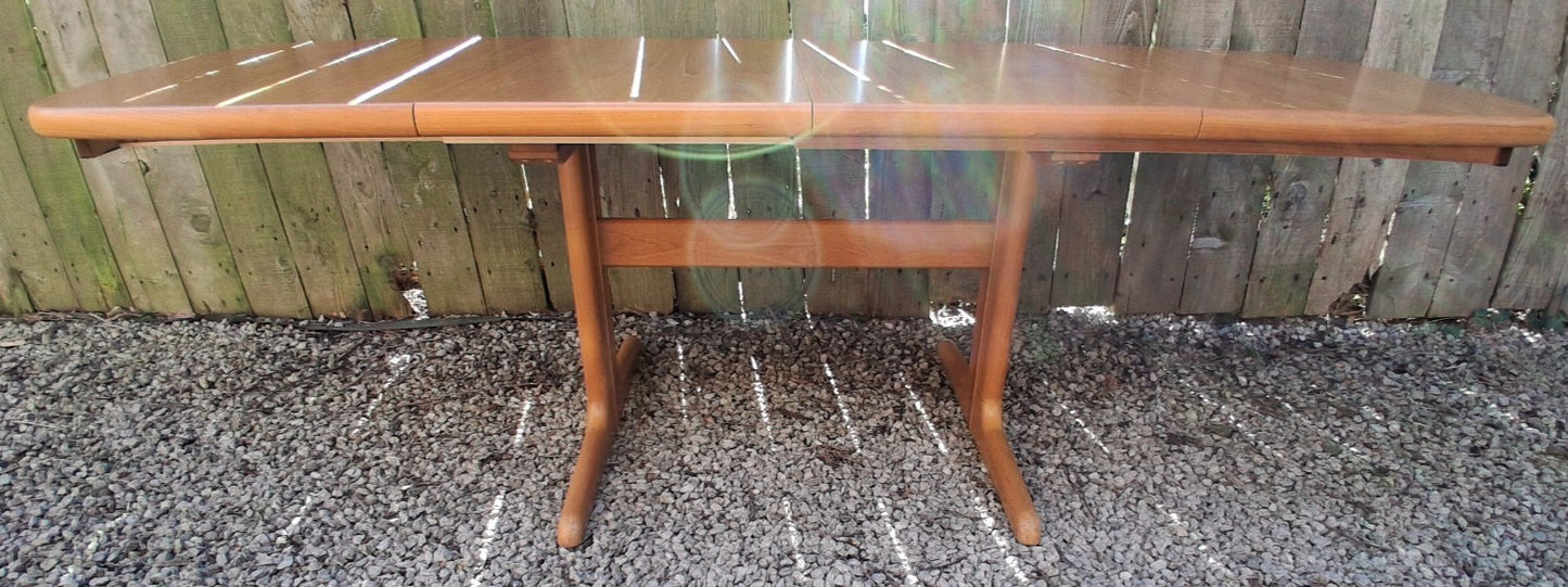 MCM Skovby Extending dining Table oval 2 leaves teak