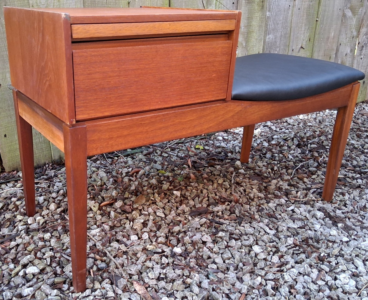 MCM Chippy Heath Telephone seat Black Vinyl