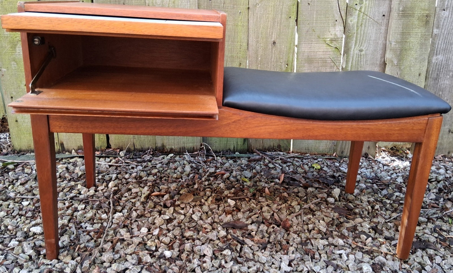 MCM Chippy Heath Telephone seat Black Vinyl