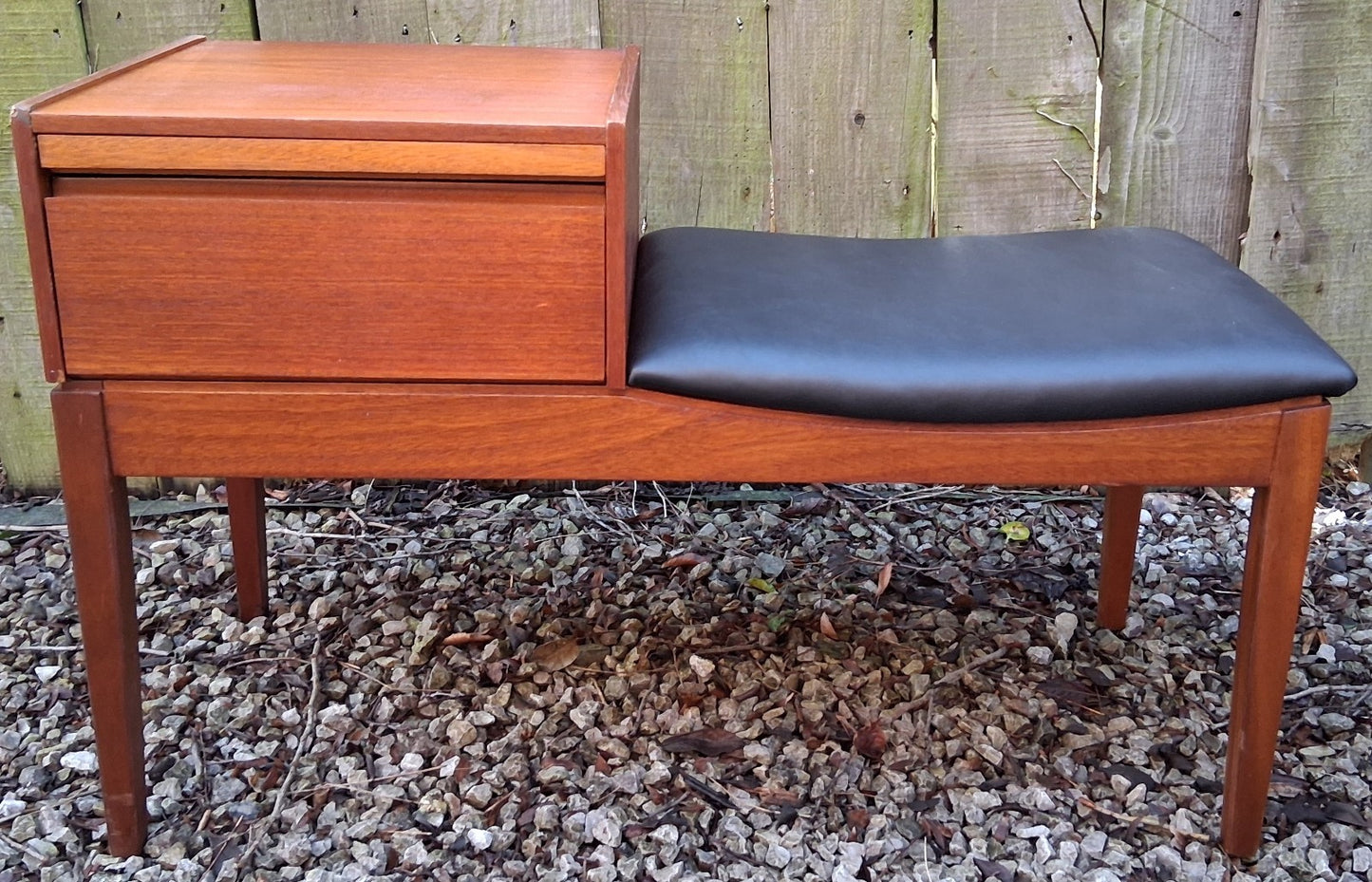 MCM Chippy Heath Telephone seat Black Vinyl
