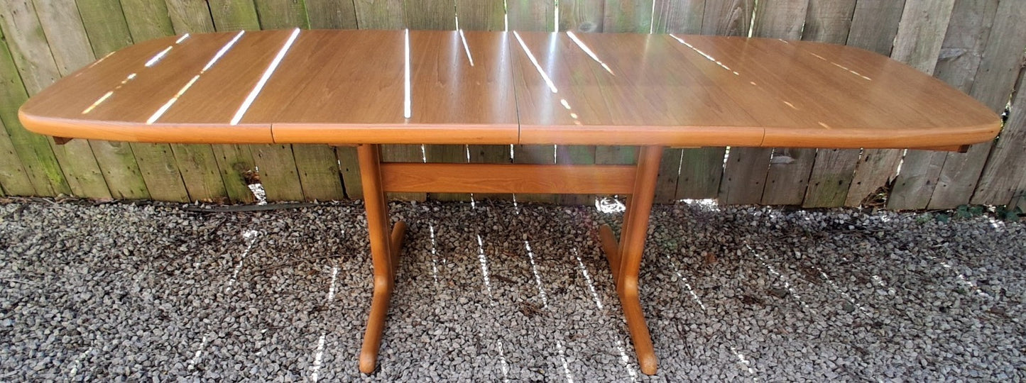 MCM Skovby Extending dining Table oval 2 leaves teak