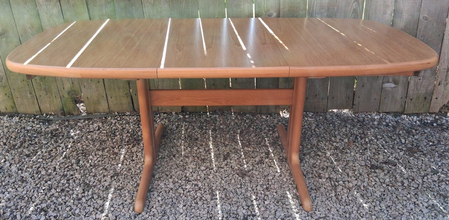 MCM Skovby Extending dining Table oval 2 leaves teak