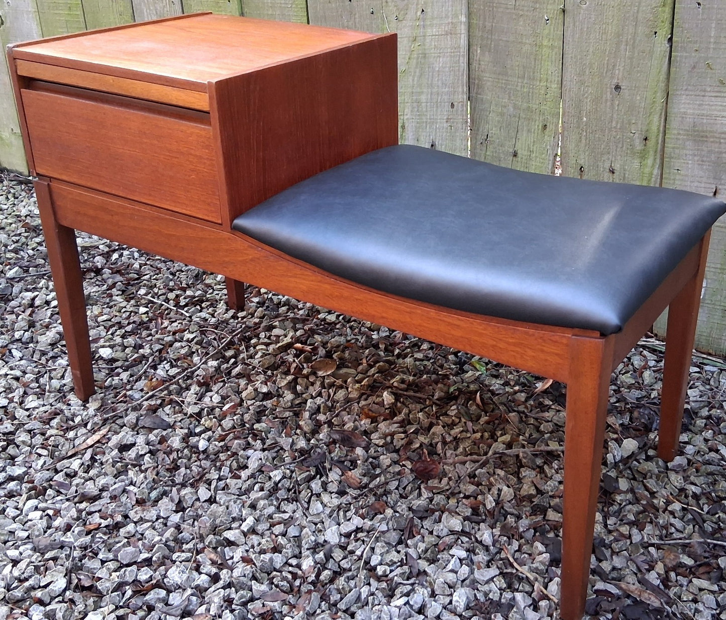 MCM Chippy Heath Telephone seat Black Vinyl
