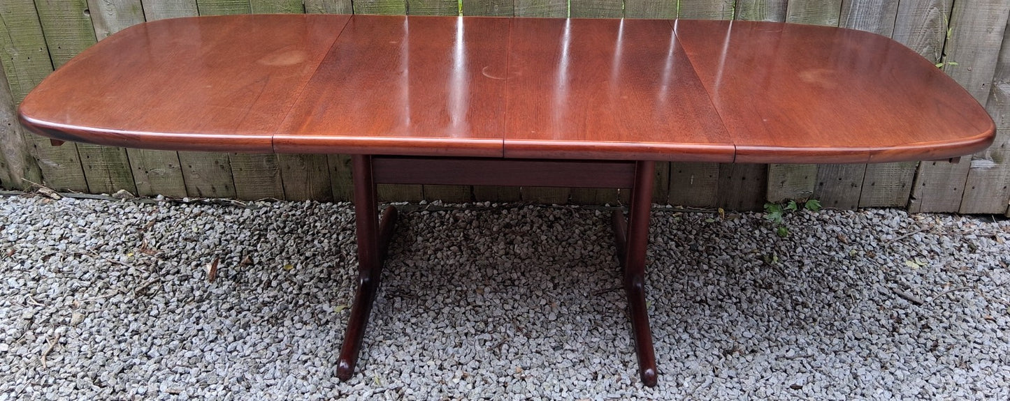 MCM Skovby Extending dining Table oval 2 leaves Mahog