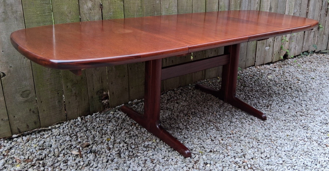 MCM Skovby Extending dining Table oval 2 leaves Mahog