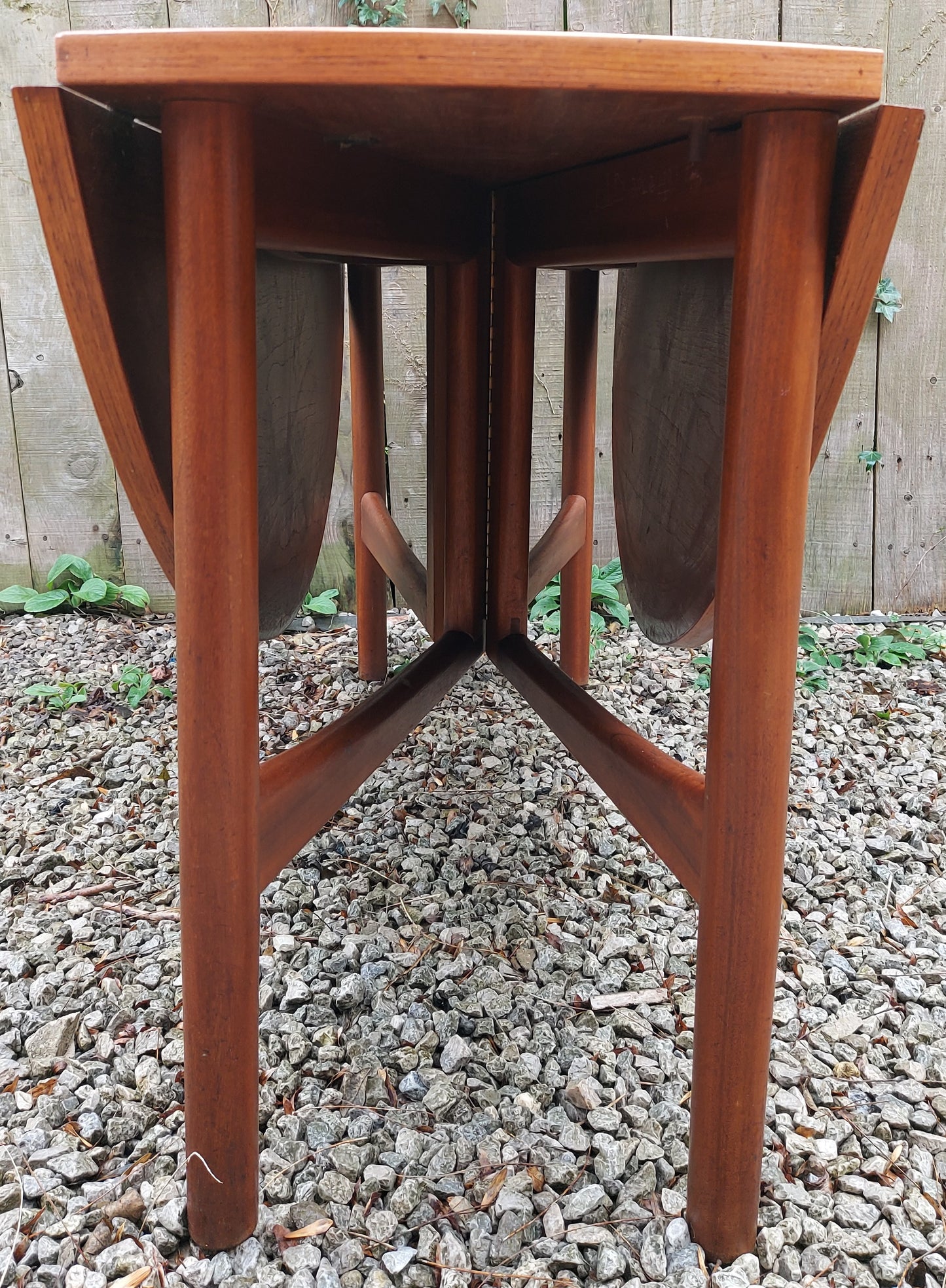 Mid Century Modern Beithcraft round dropleaf extending table