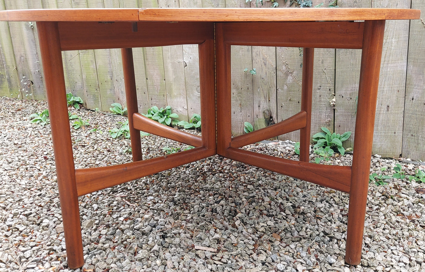 Mid Century Modern Beithcraft round dropleaf extending table