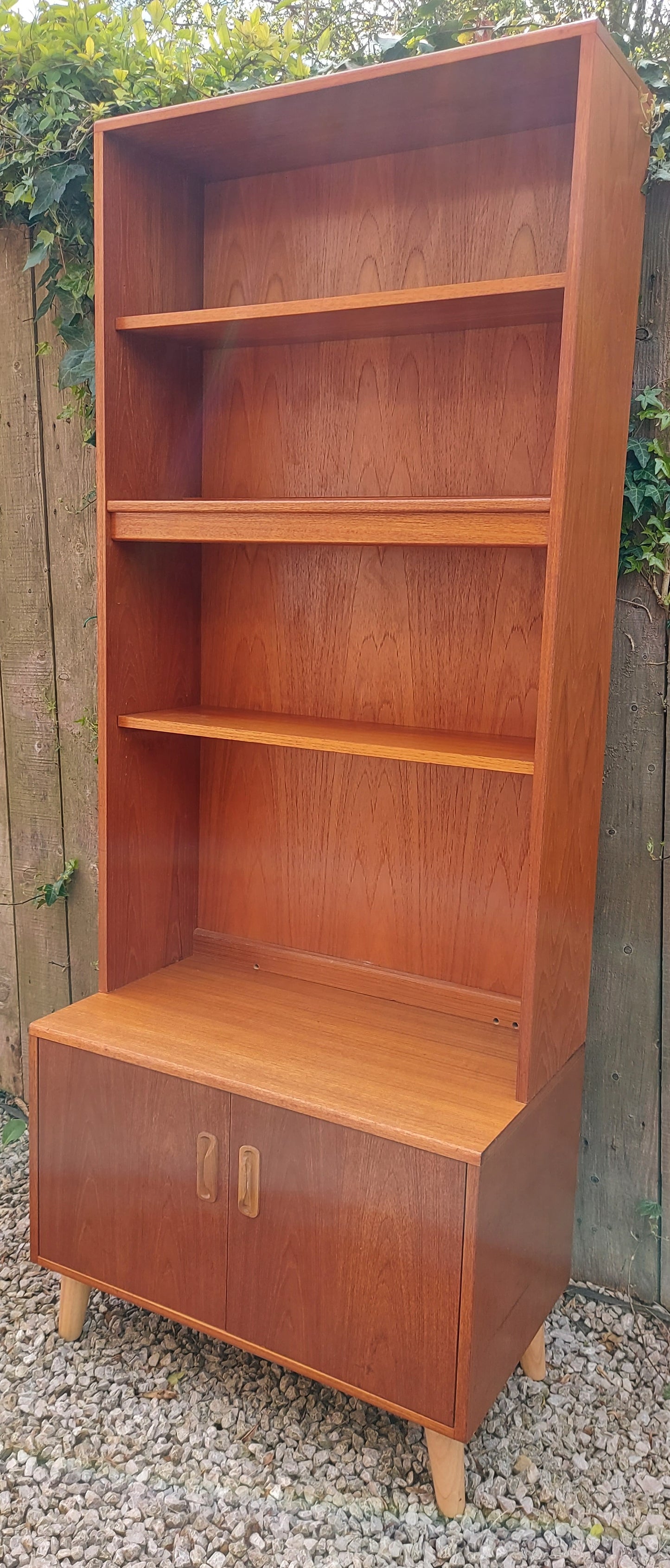 MCM GPlan adjustable Shelfs Cupboard Fresco