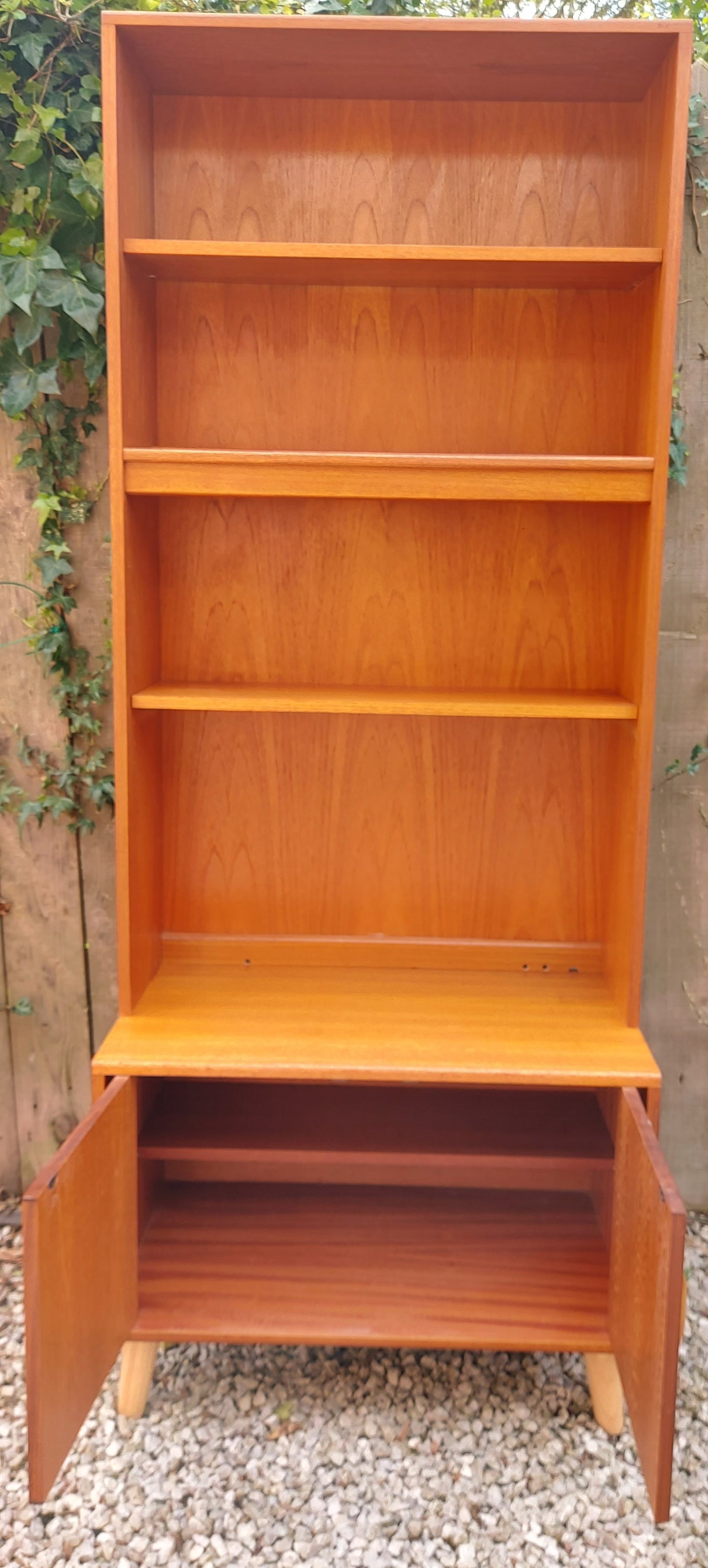 MCM GPlan adjustable Shelfs Cupboard Fresco