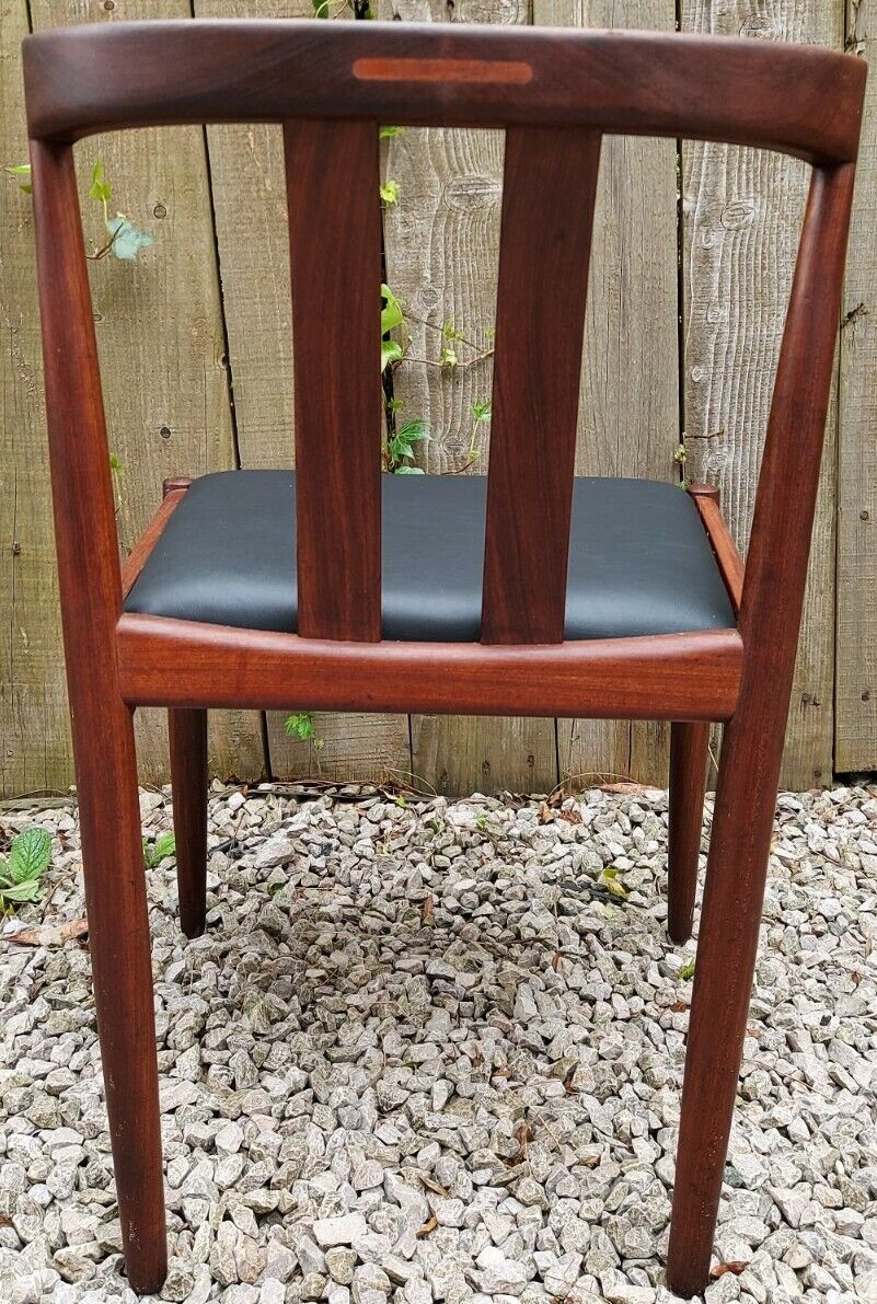 Modern curved deals back dining chair